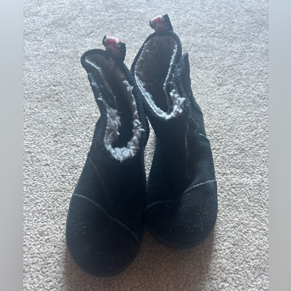 Toms Toddler size 9 boots
